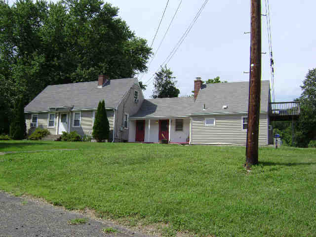Building photograph for 33 SANFORD LN